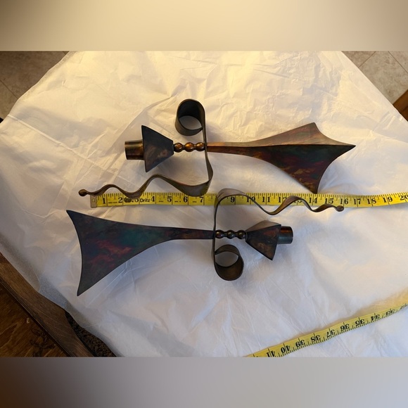 Mid-century Modern Pair of Solid Copper Acid Washed Candlesticks - Picture 11 of 13